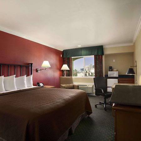 Travelodge By Wyndham San Diego Downtown Convention Center Exterior photo