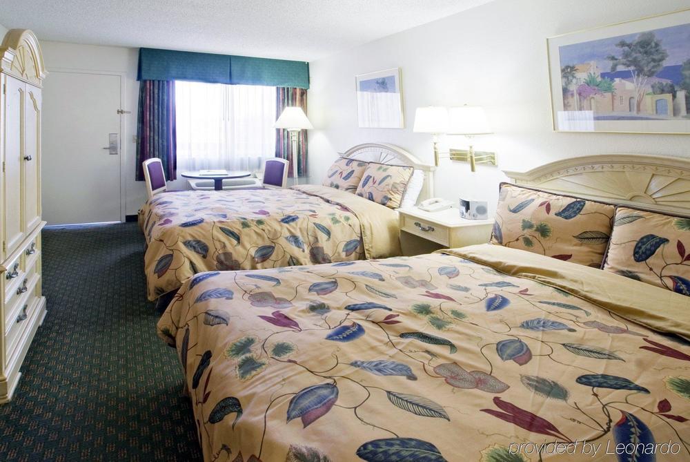 Travelodge By Wyndham San Diego Downtown Convention Center Room photo