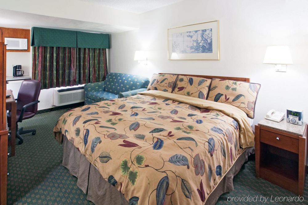 Travelodge By Wyndham San Diego Downtown Convention Center Room photo