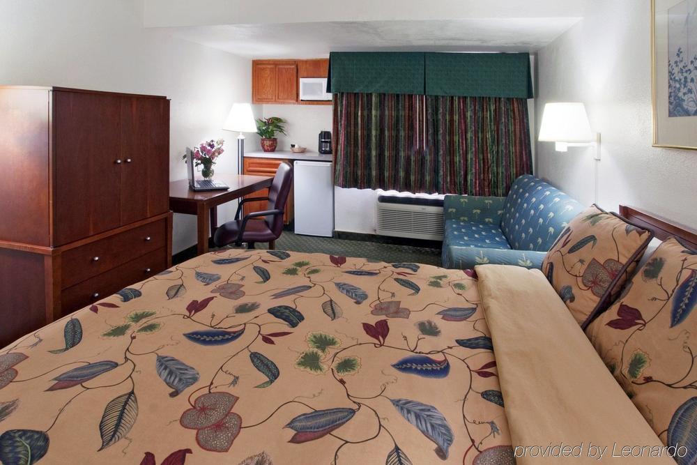 Travelodge By Wyndham San Diego Downtown Convention Center Room photo